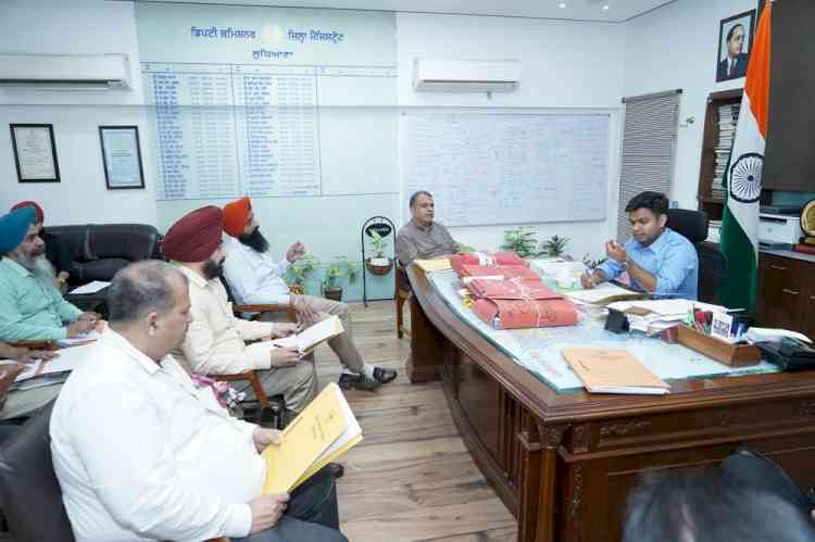 MP Sanjeev Arora Suggests Renting Out Long-Abandoned Commercial Complex on Rani Jhansi Road