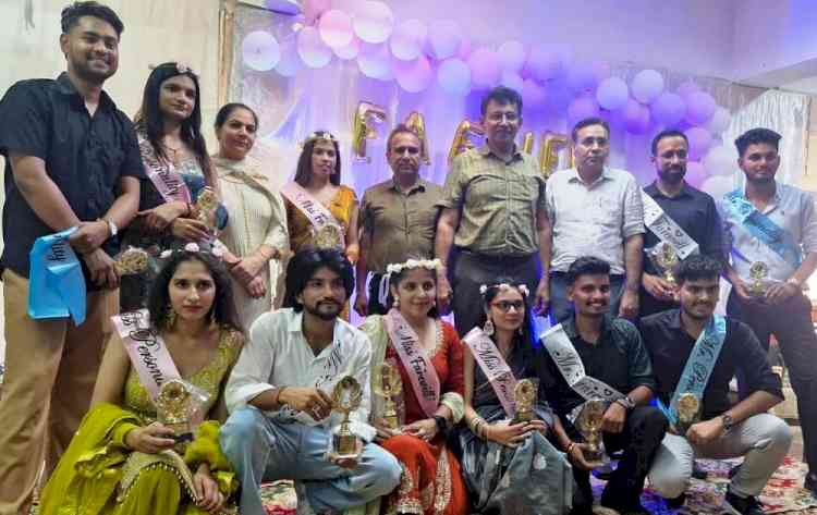 सिमरन, कृष्णा व सुषमा बने मिस फेयरवेल