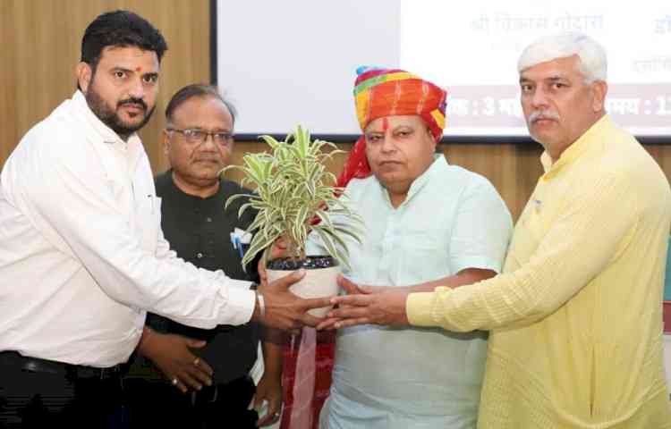 शोध आधारित खबरें आंकड़ों सहित प्रकाशित करें पत्रकारः अशोक छाबड़ा