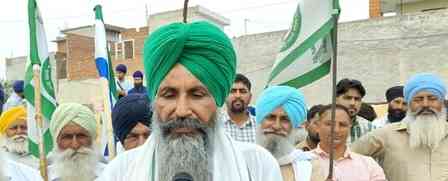 Bharatiya Kisan Union (Ekta-Sidhupur) protests against Punjab govt for not giving compensation for destroyed crops