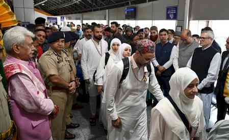J&K L-G flags off first batch of Hajj pilgrims from Srinagar airport