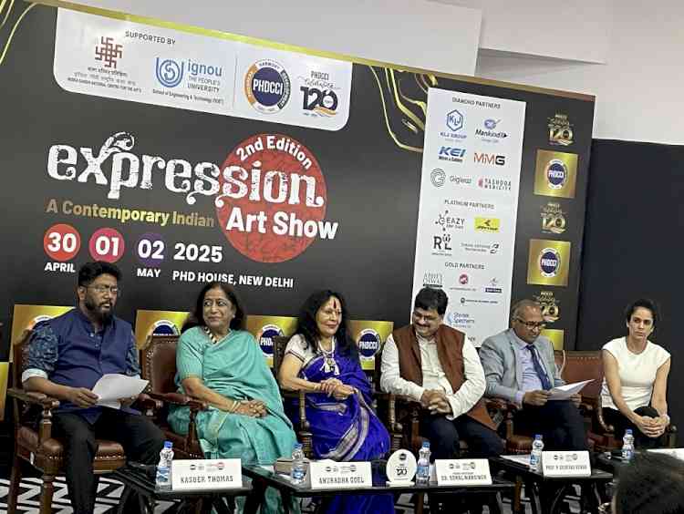 Padma Vibhushan Dr. Sonal Mansingh Renowned Classical Dancer and Member of Parliament Graces the Closing Ceremony of PHDCCI’s ‘Expression’ Art Show