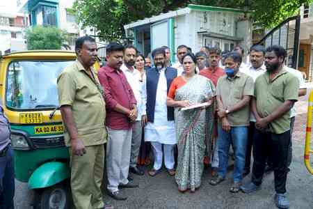 Union Minister launches signature campaign demanding deportation of Pakistani nationals from Karnataka