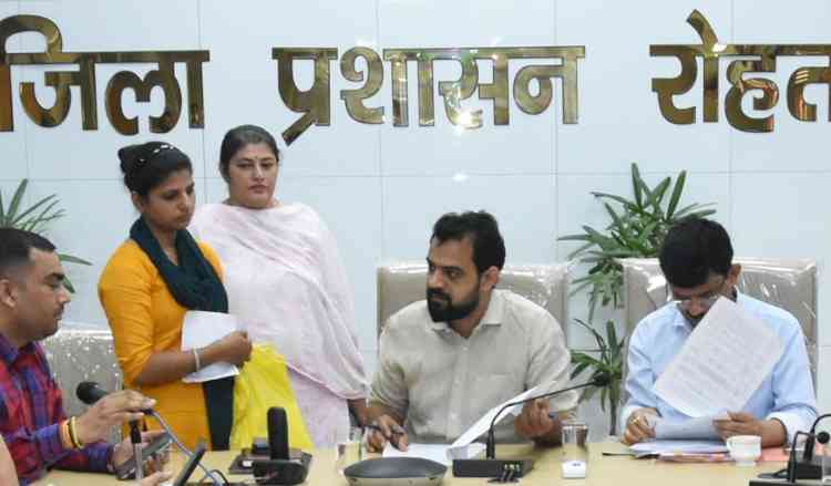 एडीसी नरेंद्र कुमार ने समाधान शिविर की शिकायतों के तुरंत निदान के निर्देश दिए