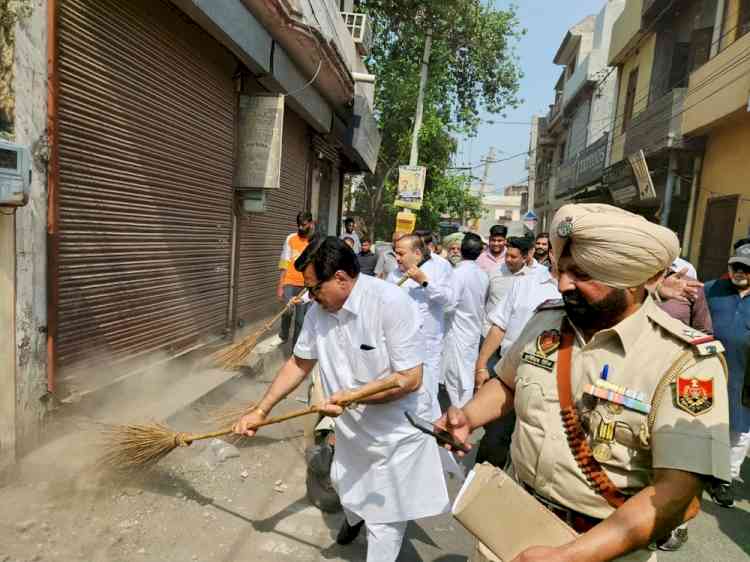 MLA Bagga and MLA Chhina lead mega cleanliness drives; seek public support to keep city clean  