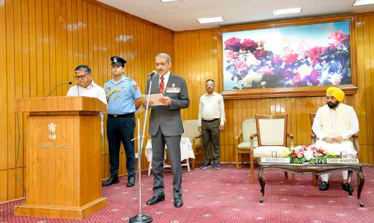 Punjab Governor administers oath to PPSC Chairman in presence of CM Bhagwant Singh Mann