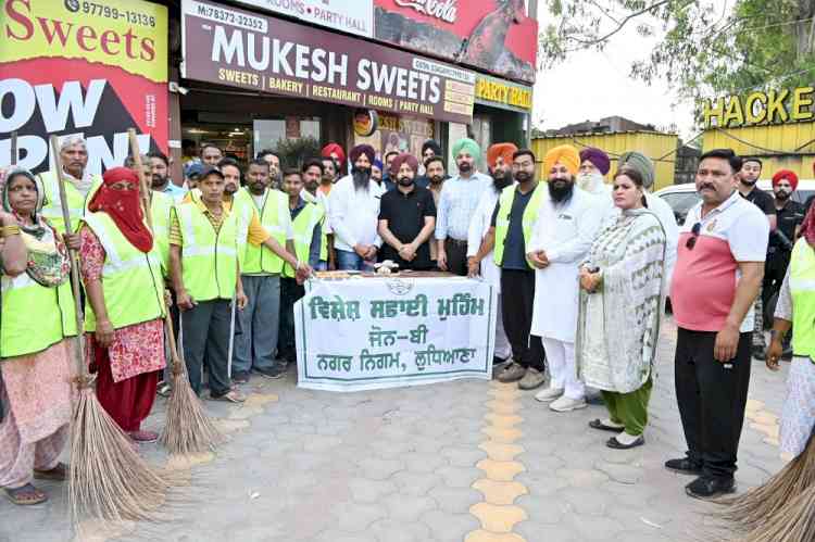 Cabinet minister Mundian lead cleanliness drive in ward number 24; motivate residents to keep their surroundings clean