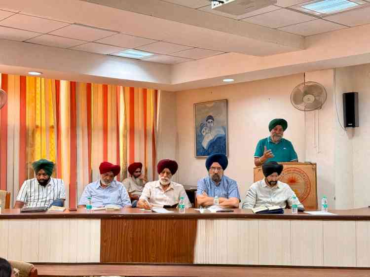 Panel discussion on novel entitled ‘Surakh Saaz’ by Jaswinder Singh 