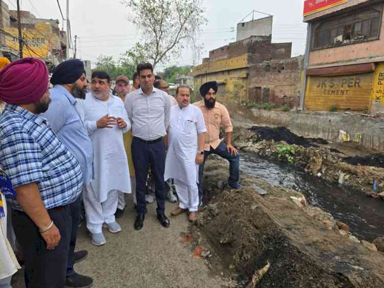 MLA Prashar, Senior Dy Mayor and MC Chief inspect ongoing project to cover Dharampura nullah; directions issued to expedite work