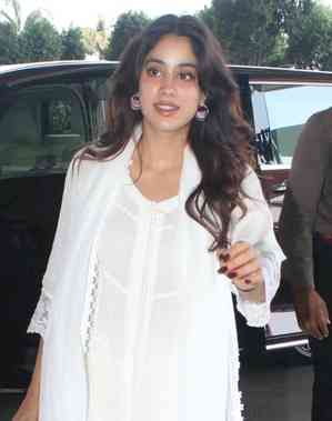 Janhvi Kapoor reminds that India is not an aggressive country amidst conflict with Pakistan