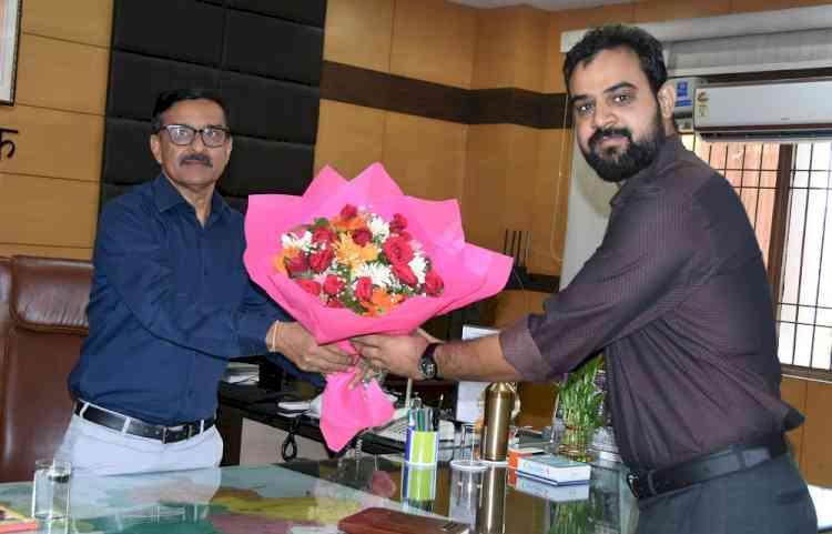 रोहतक के नवनियुक्त उपायुक्त धर्मेंद्र सिंह ने संभाला पदभार