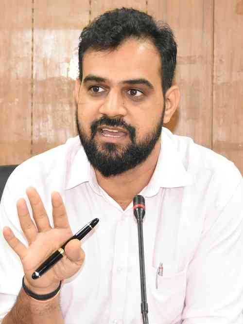आर्थिक तंगी अब महिलाओं व लड़कियों के लिए उच्च शिक्षा ग्रहण करने में नहीं है बाधाः एडीसी नरेंद्र कुमार