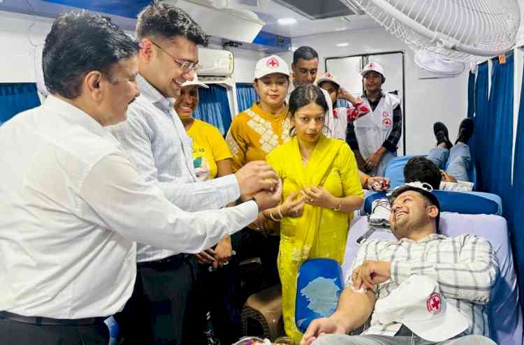 विश्व रेडक्रॉस दिवस पर रक्तदान शिविर में 50 से अधिक यूनिट एकत्रित