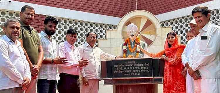 सैनी एजुकेशन सोसायटी के प्रथम अध्यापक घासी राम सैनी को जयंती पर किया नमन