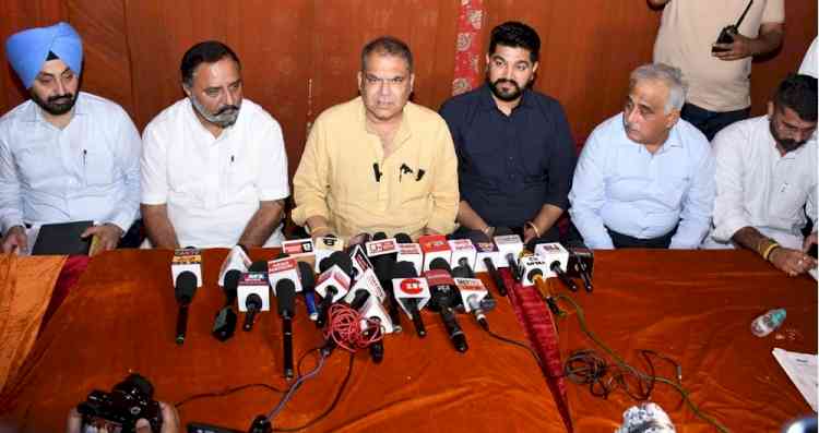 MP Arora Facilitates Regularization of EWS Flats in Maharishi Balmik Nagar