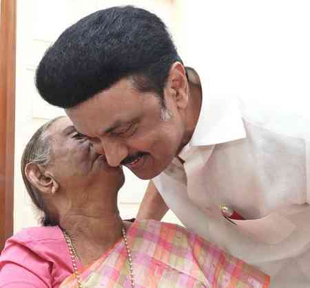 TN Governor, CM Stalin extend greetings on Mother's Day