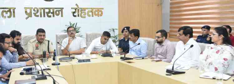 कठिन परिस्थितियों में सभी मीडिया प्लेटफॉर्म निभाएं सकारात्मक भूमिकाः उपायुक्त धर्मेंद्र सिंह