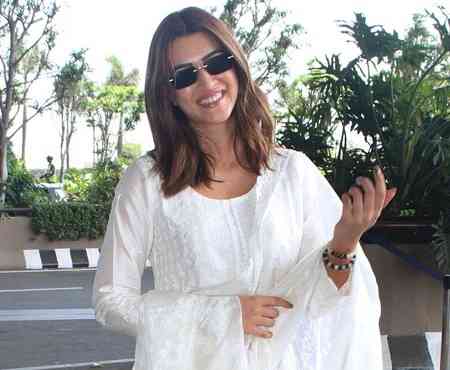 Kriti Sanon celebrates Mother's Day with her biggest critic and supporter