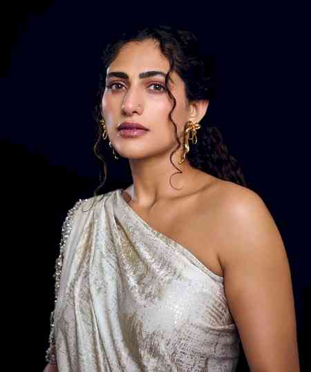Kubbra Sait calls her mom 'a fighter' as she wishes her on Mother's Day