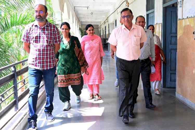 एमडीयू परीक्षा नियंत्रक ने लिया परीक्षा व्यवस्था का जायजा