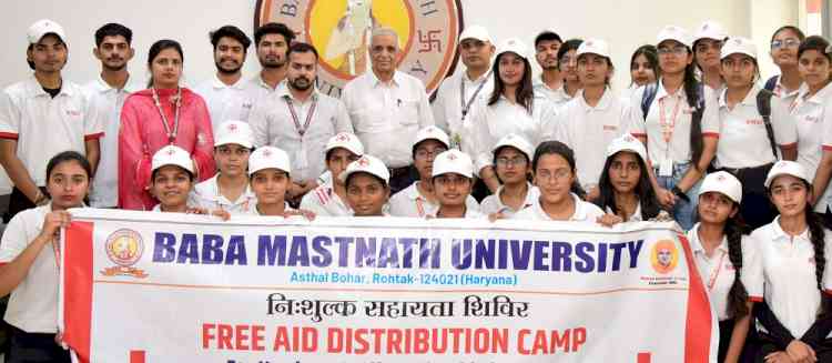 समाज के वंचित वर्ग के उत्थान के लिए कार्य करना शैक्षणिक संस्थान का नैतिक दायित्वः कुलपति प्रो. एच.एल. वर्मा