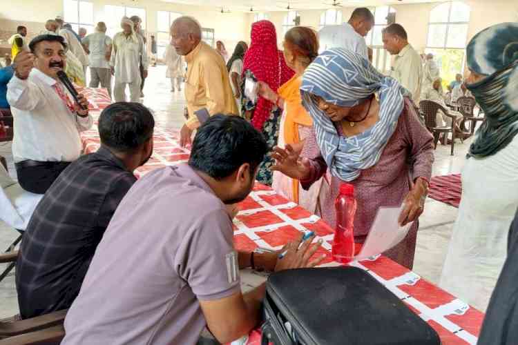 काहनौर में वरिष्ठ नागरिकों के लिए आयोजित जांच शिविर में 200 से अधिक की जांच हुई