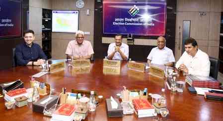 AAP chief Kejriwal meets CEC to discuss concerns over electoral rolls, EVMs
