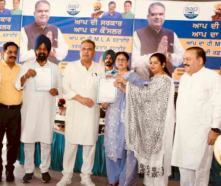 MP Arora confers Proprietary Rights to 121 Haibowal Khurd Beneficiaries after more than 35 years