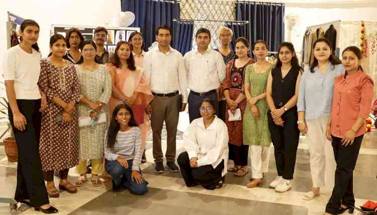जूरी मूल्यांकन में सुपवा के डिजाइन छात्रों ने किया रचनात्मकता का प्रदर्शन