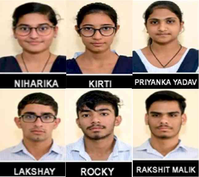 उपायुक्त ने पीएमश्री स्कूल जवाहर नवोदय विद्यालय के विद्यार्थियों को उत्कृष्ट बोर्ड परीक्षा परिणाम की बधाई दी