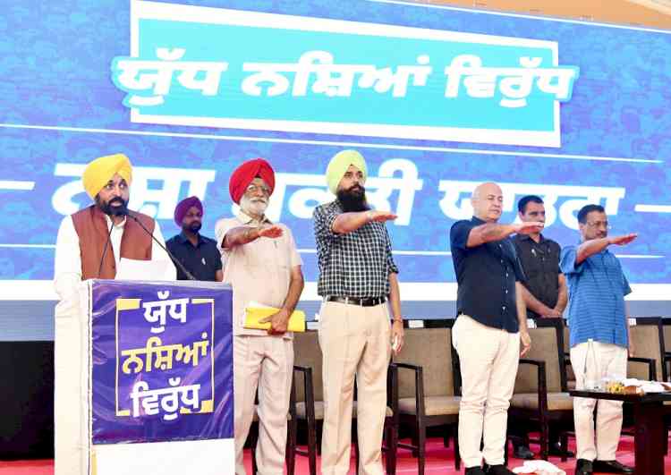 Kejriwal and Bhagwant Mann administer oath to people for being warriors against drugs