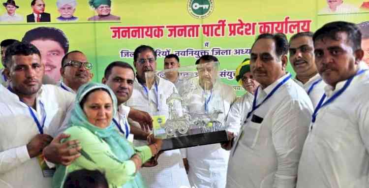 राज्यपाल और केंद्रीय मंत्रियों से मिलकर पानी का मुद्दा उठाएगी जजपा