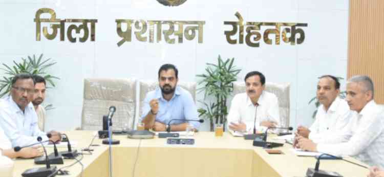 अधिकारी वेक्टर जनित बीमारियों से बचाव के लिए गंभीरता से करें कार्यः एडीसी नरेंद्र कुमार