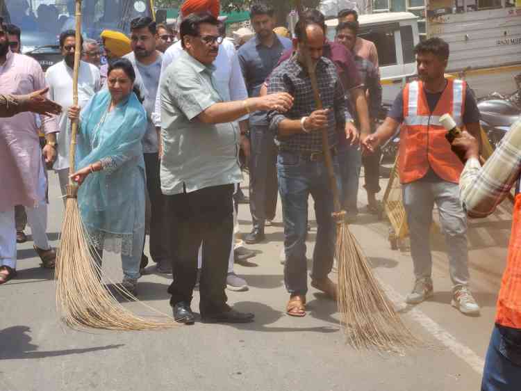 MLA Bagga and MLA Prashar lead special cleanliness drives; direct officials to ensure hygiene in every ward