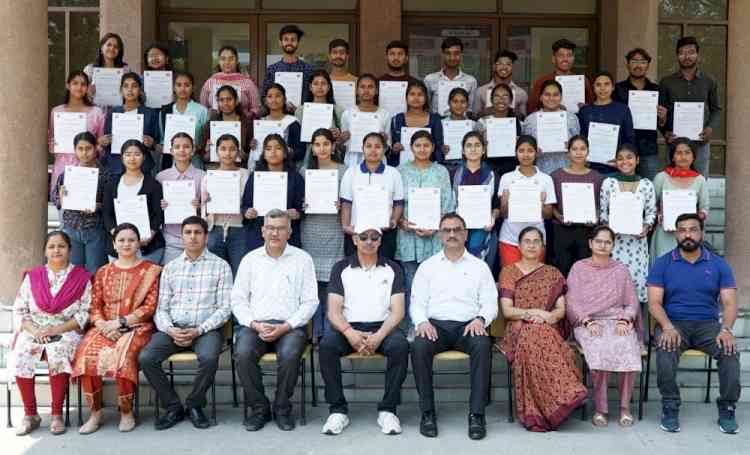 दोआबा कॉलेज में 30 दिवसीय फिटनेस चैलेंज कैम्प आयोजित