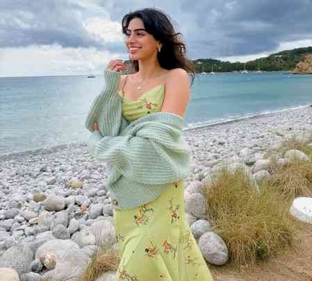 Janhvi Kapoor says 'I miss you’ll' to sister Khushi who is off on a vacation