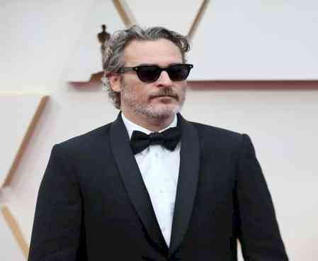 Joaquin Phoenix gets emotional during 5-Minute Cannes standing ovation for ‘Eddington’