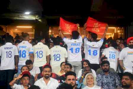 Fans coming in whites on IPL night a beautiful gesture: Manjrekar on tribute to Kohli during RCB-KKR match