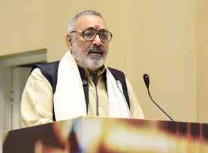 No politics in Tharoor's inclusion, Cong has internal issues, says Giriraj Singh