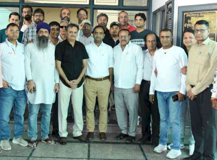 जन समस्याओं का समाधान करने के लिए किए अथक प्रयासः आईएएस धीरेंद्र खडग़टा