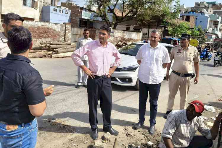 नगर निगम आयुक्त ने बरसाती पानी निकासी के लिए कार्य योजना तैयार करने के निर्देश दिए