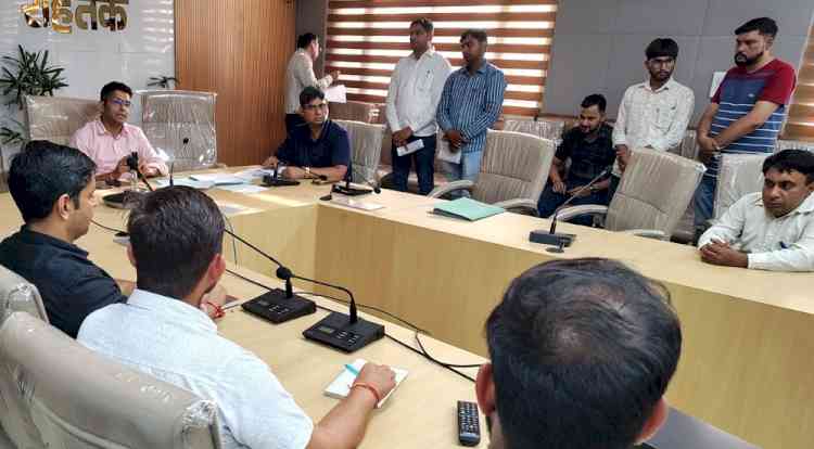 संपत्ति के मालिकाना हक संबंधित समस्याओं से बचने के लिए संपत्ति की सूचना स्वतः प्रमाणित करना जरूरीः निगमायुक्त डॉ आनंद कुमार शर्मा