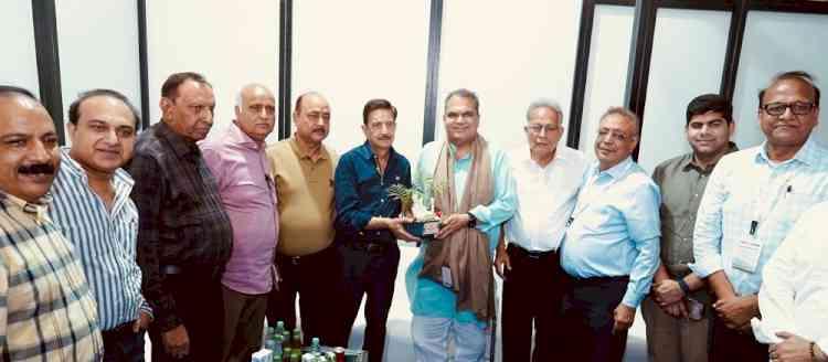 MP Arora Commits to Take Up Textile Industry Issues with Centre
