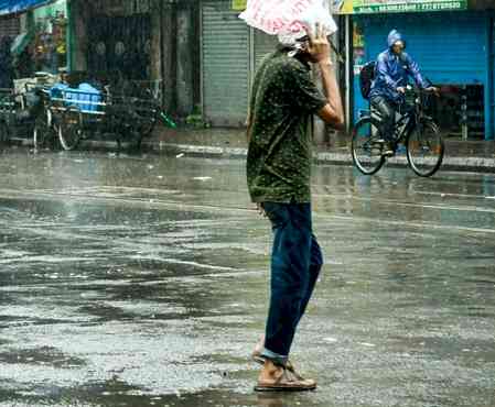 IMD predicts light to heavy showers across Gujarat till May 27