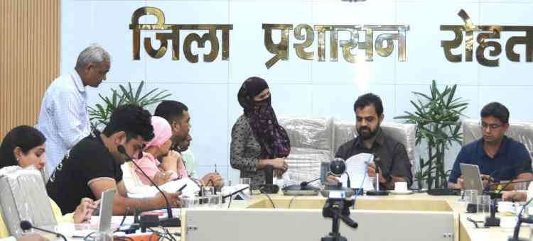 एडीसी नरेंद्र कुमार ने अधिकारियों को समाधान शिविर की शिकायतों के शीघ्र निपटारे के निर्देश दिए