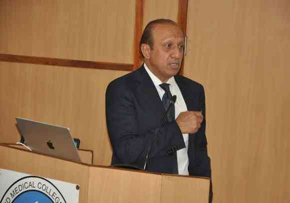 DMC&H alumnus performs world's first human bladder transplant