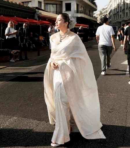 Following the footsteps of Aishwarya, Nehha Pendse represents the timeless Indian beauty at Cannes