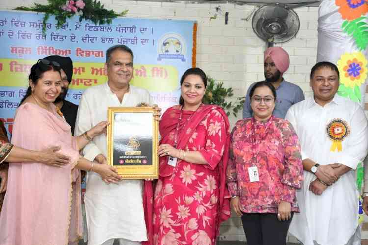 Amid Bypoll Heat, AAP's Arora Takes Literary Pause with Primary Teachers