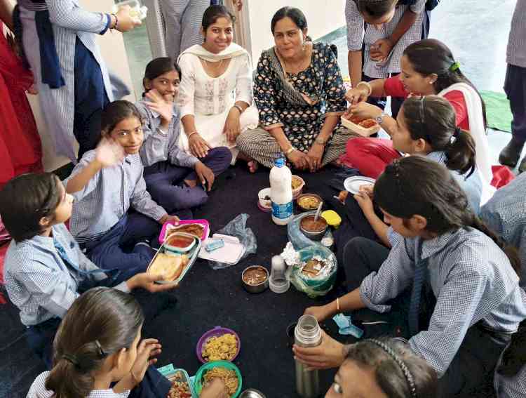 स्कूली बच्चों के लिए साझी रोटी कार्यक्रम आयोजित