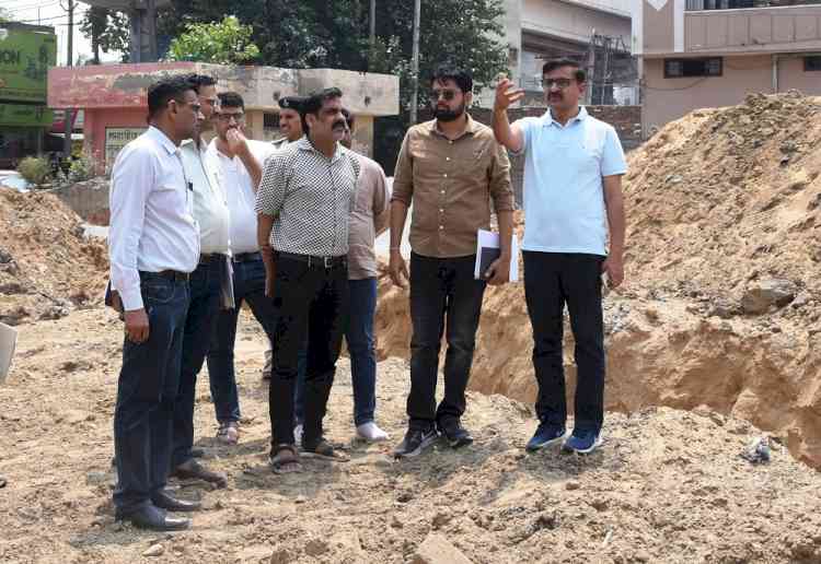 उपायुक्त ने किया विभिन्न ड्रेनों व डिस्पोजलों का निरीक्षण